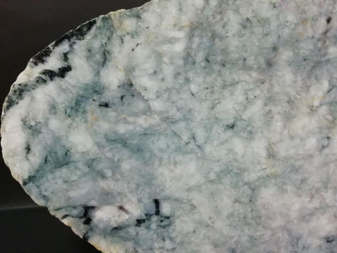 大型天然ヒスイ磨き置物