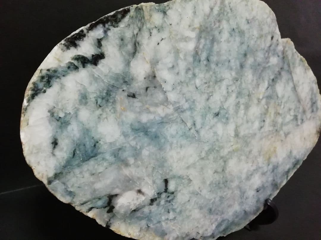 大型天然ヒスイ磨き置物