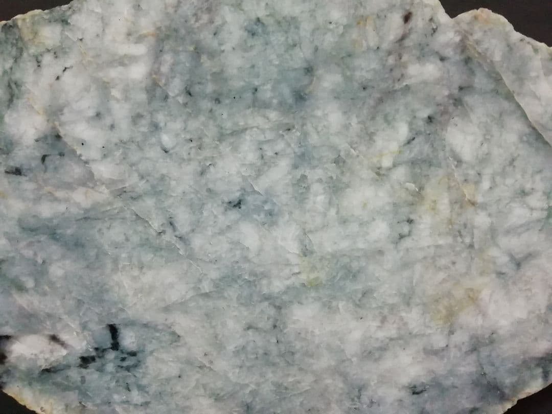 大型天然ヒスイ磨き置物