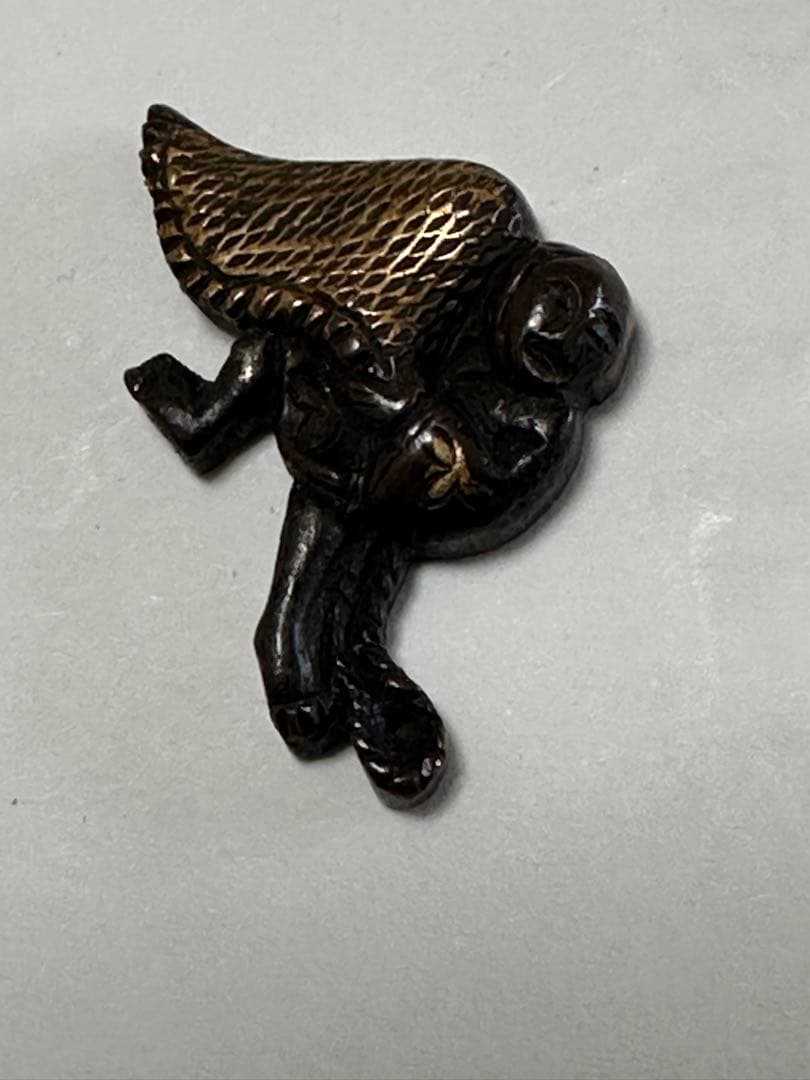 漁人図目貫 銅地彫り金銀色絵　時代金工 拵 鐔 鍔 木箱付き　2573