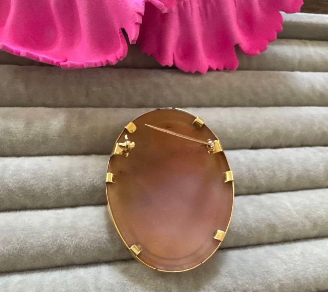 カメオブローチ 女性の横顔　作家名入り