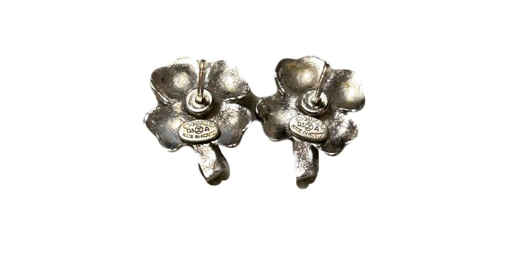 CHANEL シャネル　花型ストーン付き