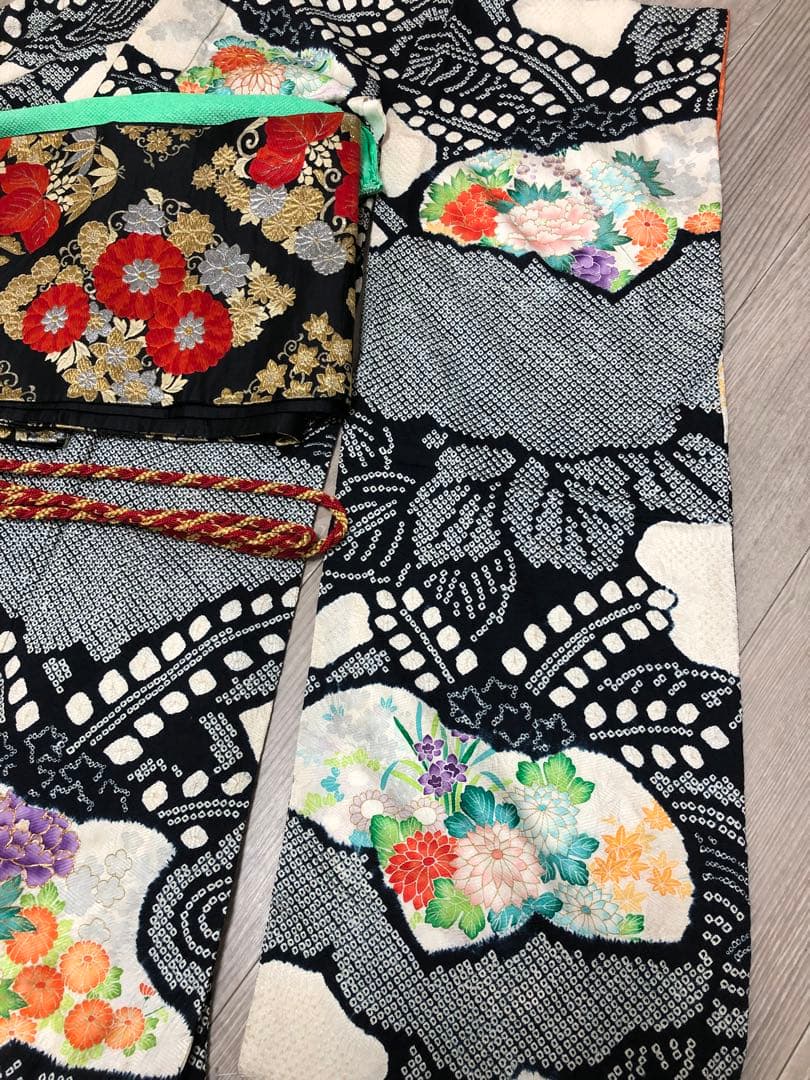 振袖 総絞り　着物　帯　セット　モノトーン　絞り　花柄　高級　成人式