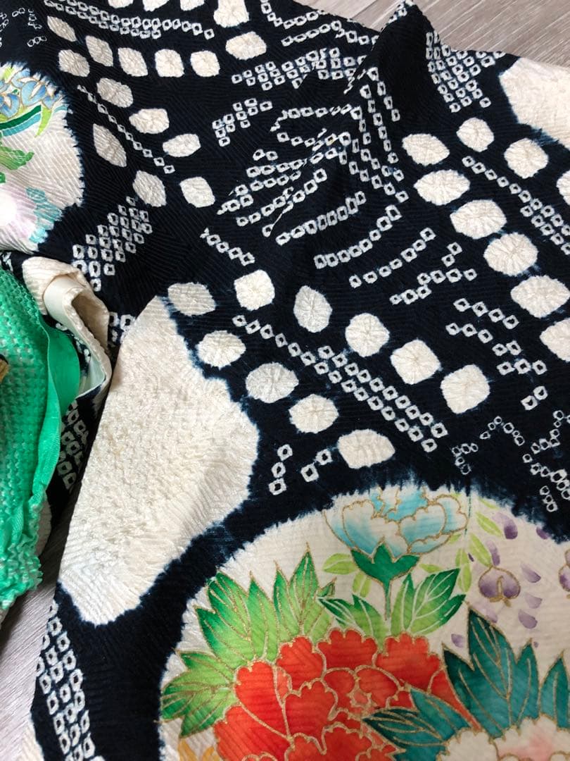 振袖 総絞り　着物　帯　セット　モノトーン　絞り　花柄　高級　成人式