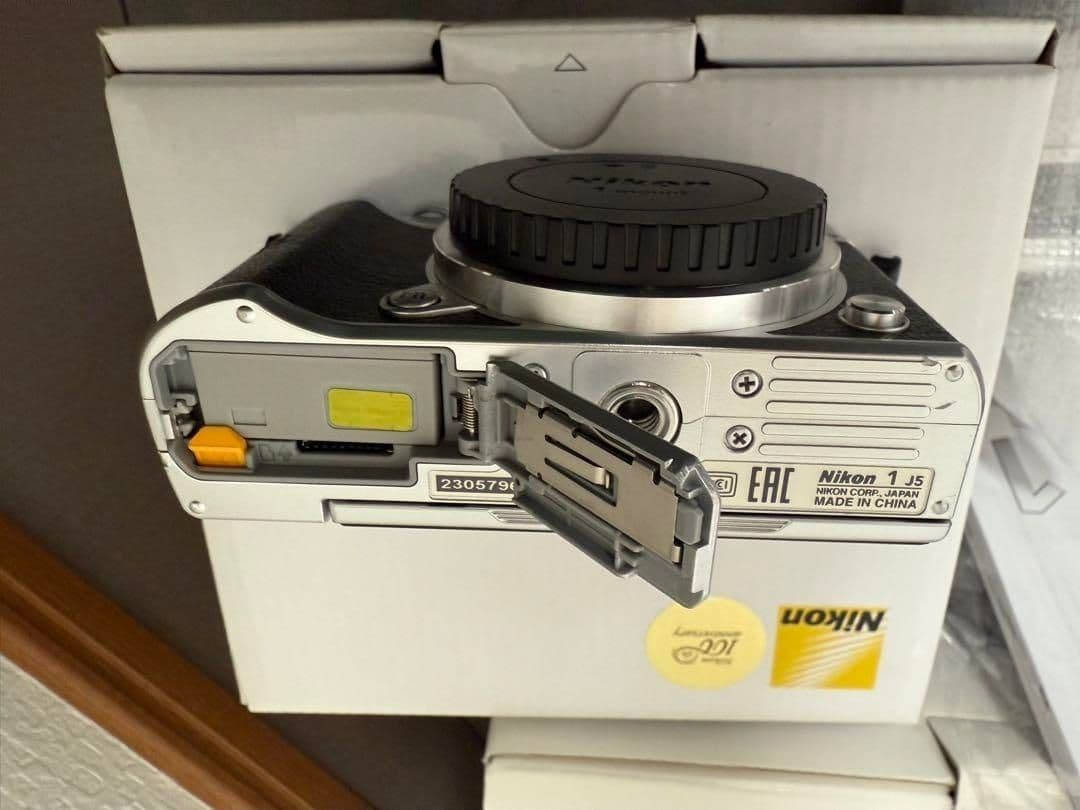 Nikon 1 J5 ミラーレスカメラ レンズ3本セット