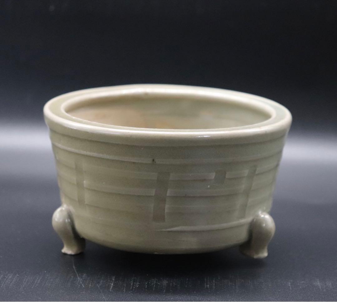 中国　元代青磁三足香炉　龍泉窯　木箱入　送料込み0909