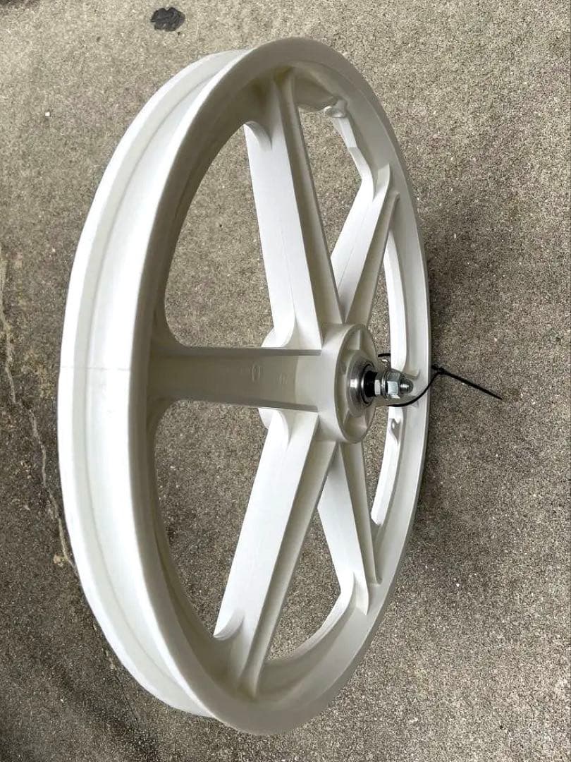 20インチ ホワイト　BMXプラスチックホイール