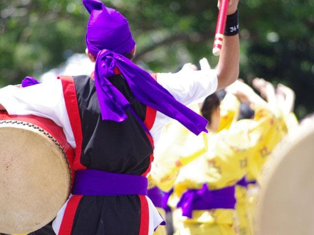 新品未使用(送料無料)32.980円　エイサー大太鼓44cm*48cm 撥付き