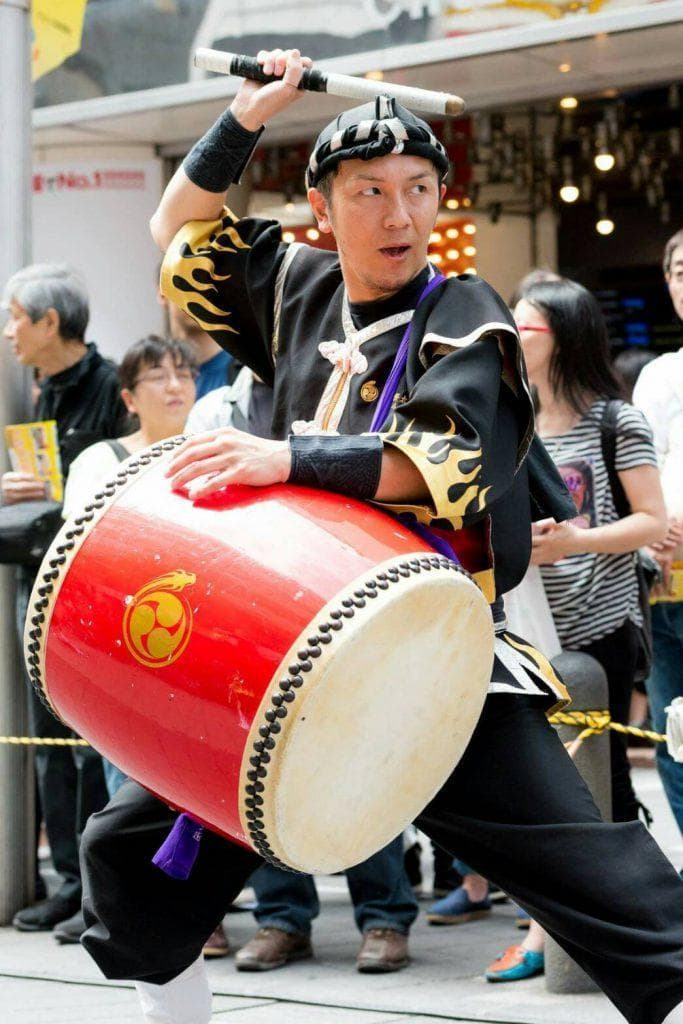 新品未使用(送料無料)32.980円　エイサー大太鼓44cm*48cm 撥付き