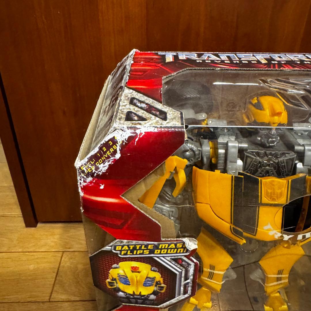 Transformers Ultimate Bumblebee フィギュア