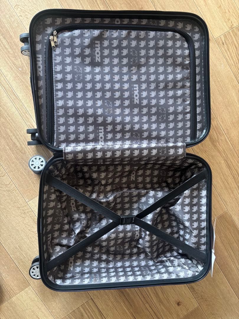 MOZキャリーケース　シルバー