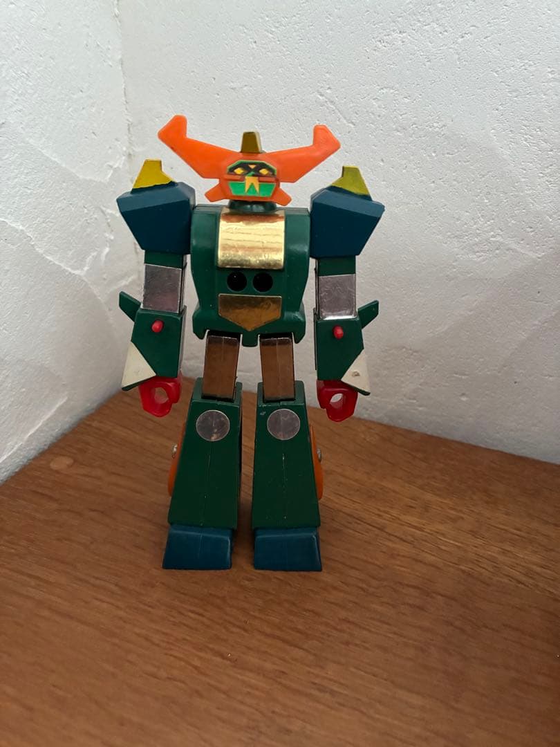 「超合体魔術ロボ ギンガイザー」シリーズの合金玩具「ブルゲイター」