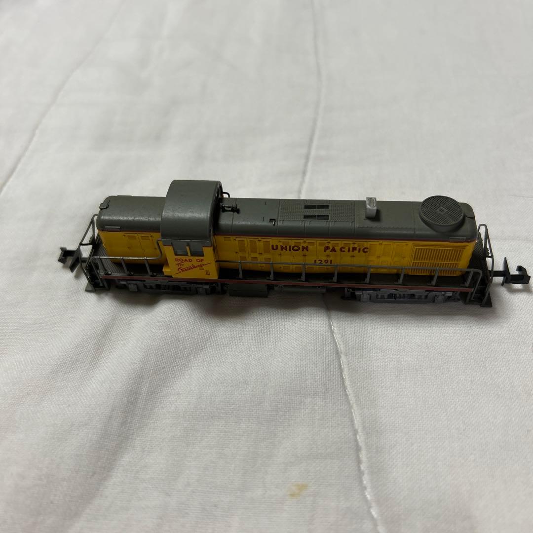 Nゲージ 外国車両鉄道模型 機関車と貨車セット