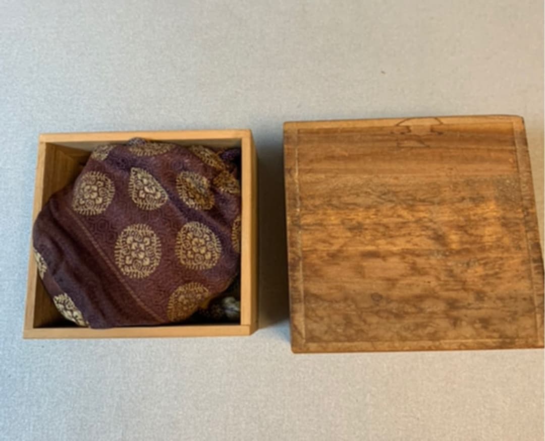 ▲松岳作錦旗島黄楊孔雀杢盛上将棋駒▲桐製平箱付　骨董品　希少品