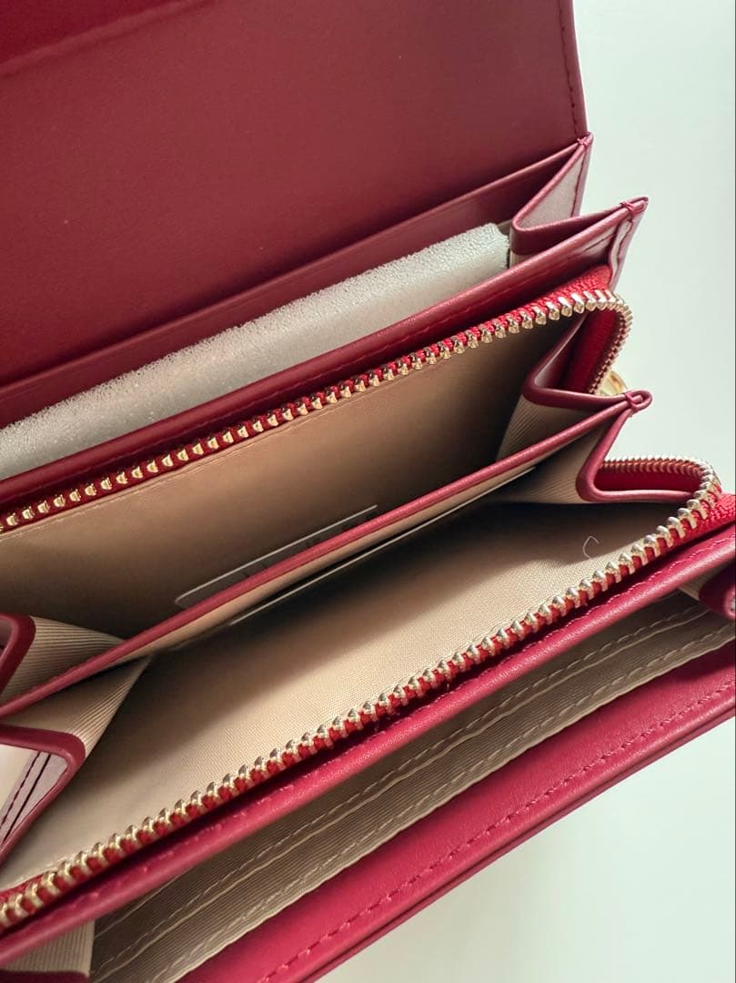 クレイサス　二つ折り財布　赤　ゴールド