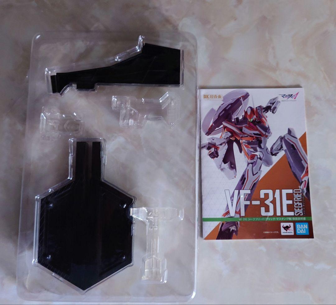 DX超合金 VF-31E ジークフリード（チャック・マスタング機）