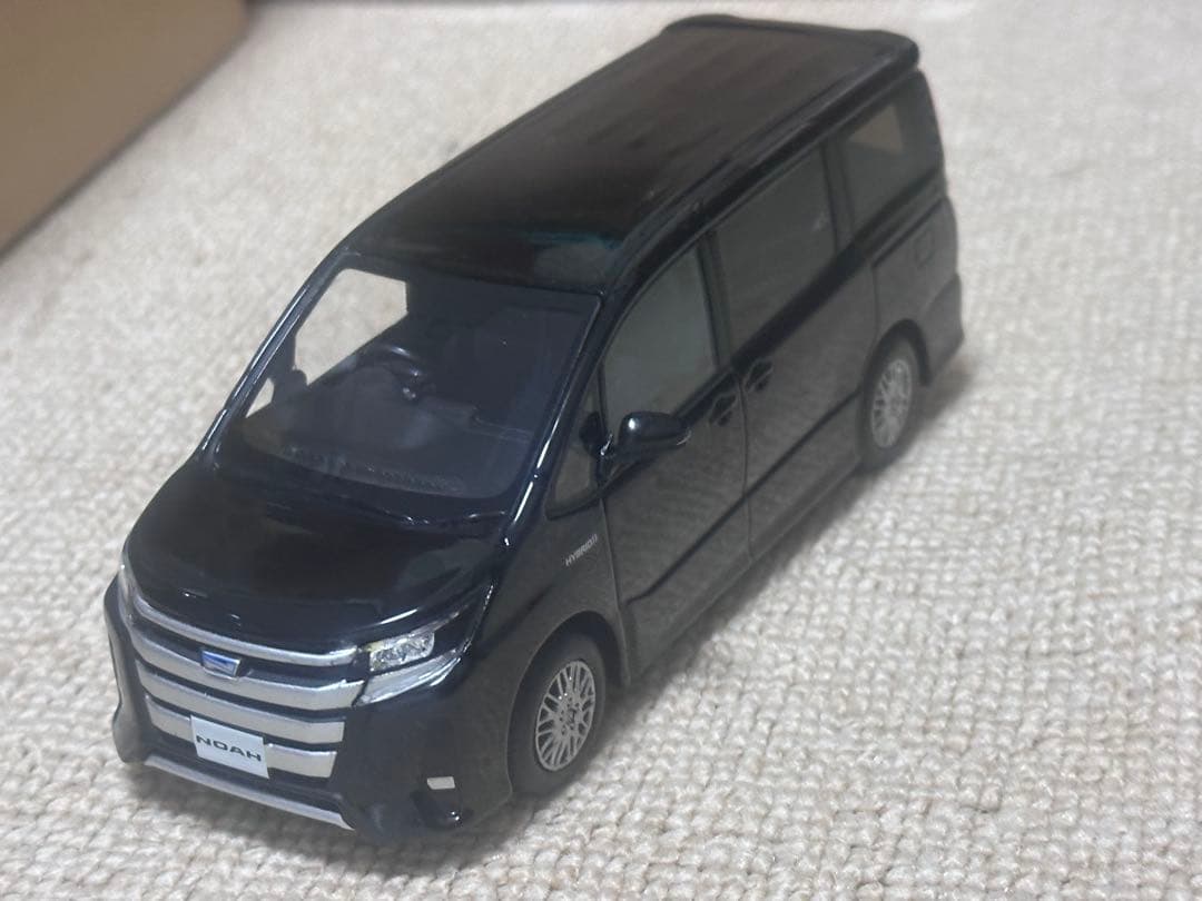 トヨタ 80系　後期　ノア　カラーサンプルミニカー　ブラック