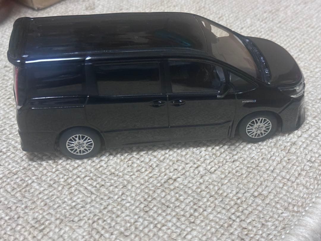 トヨタ 80系　後期　ノア　カラーサンプルミニカー　ブラック