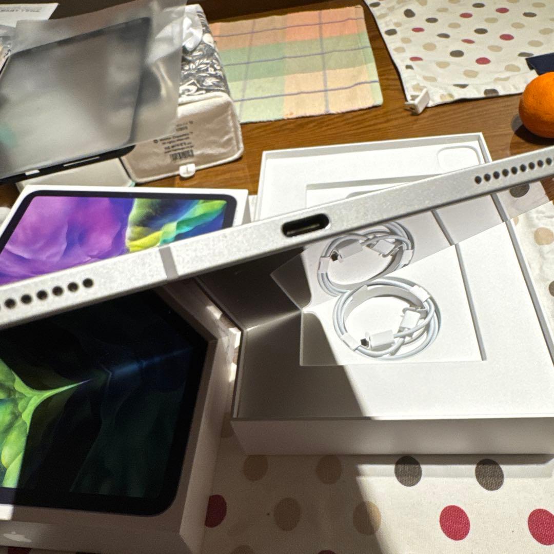 iPadPro第二世代256GB MXE52J/A とApple Pencil