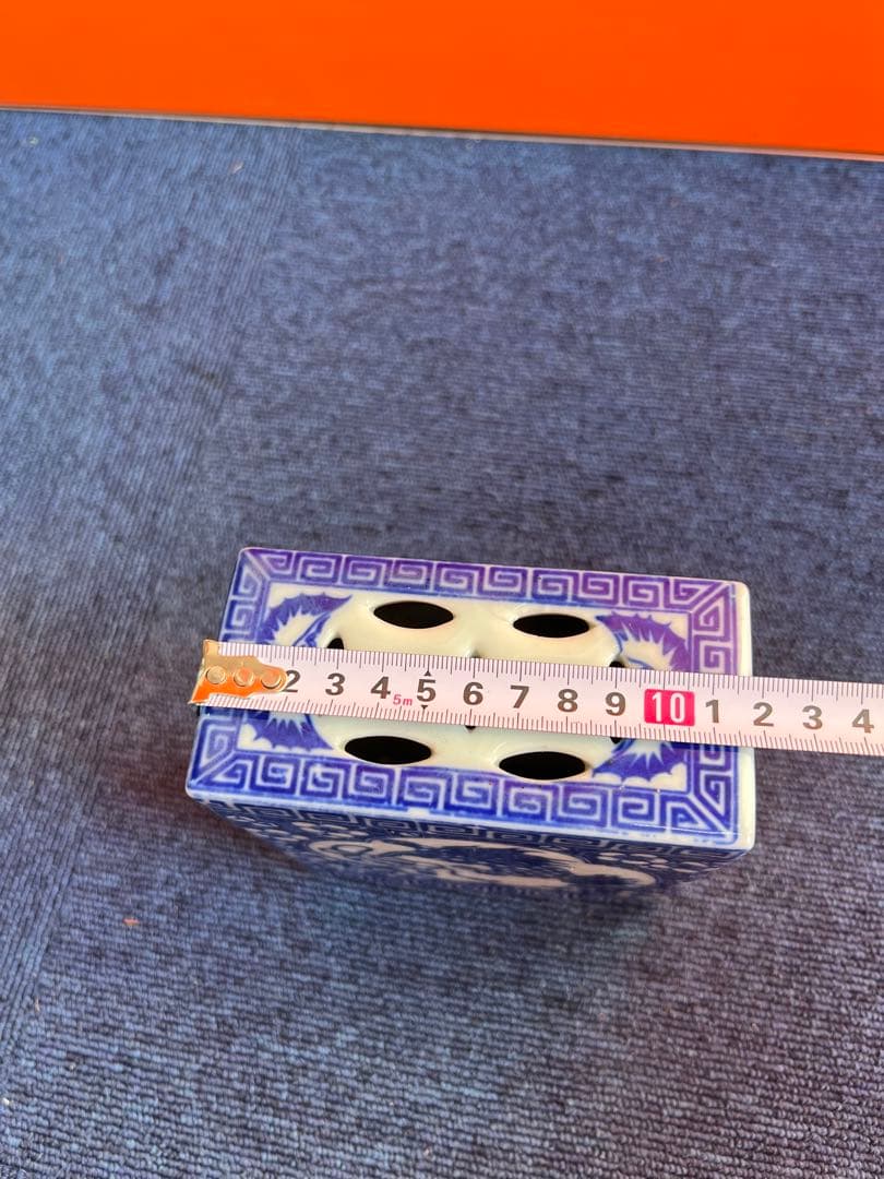 1041 中国古陶磁器 清代 民国期 玉取獅子図 透かし造り 伏香炉 陶枕