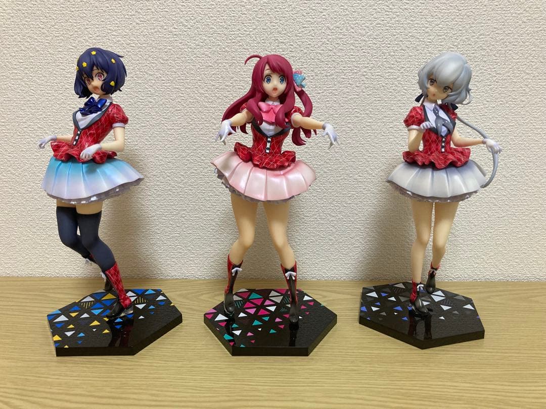 ゾンビランドサガ フィギュア3体& 深川可純氏の直筆サイン入り色紙