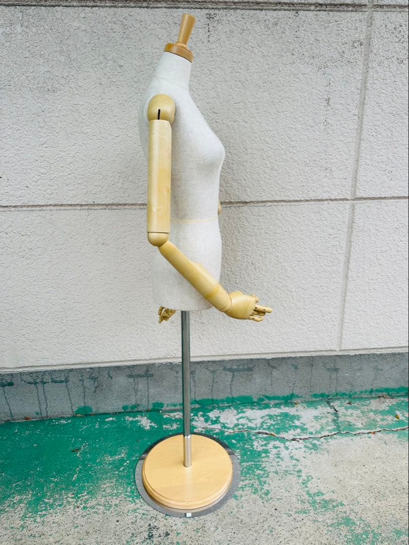 【リユース品】可動式アーム付きトルソー　レディース　マネキン