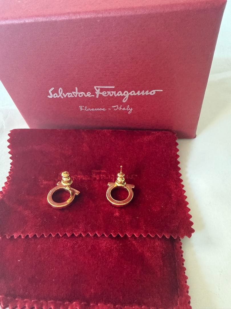 【美品】Salvatore Ferragamo ガンチーニ　純正キャッチゴールド