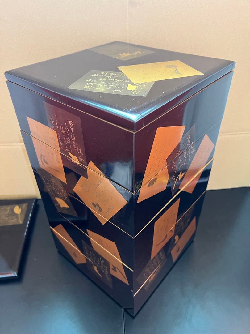 787  輪島塗り　黒漆塗り沈金重箱　金蒔絵百人一首模様　5重　高級