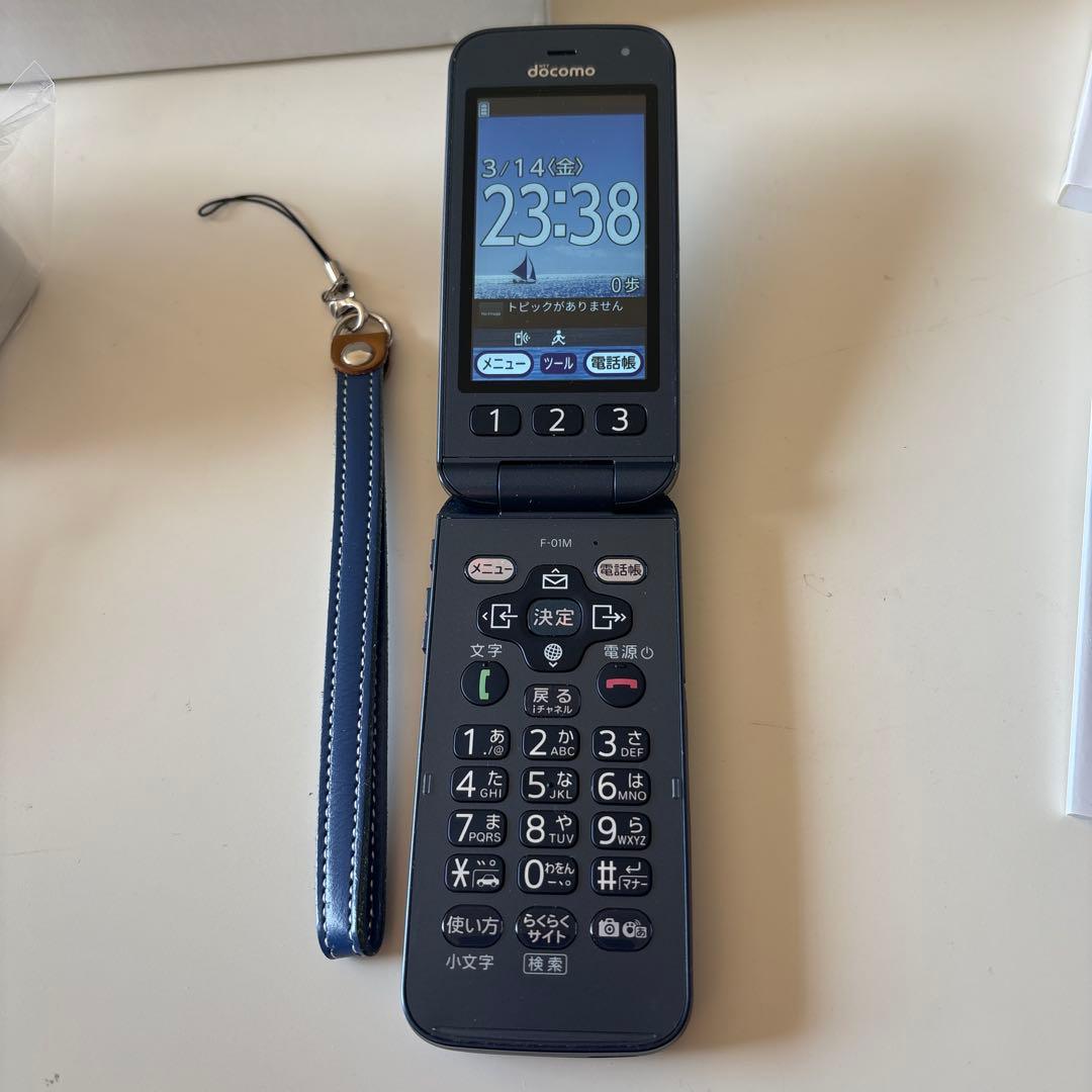 docomo らくらくホン F-01M 本体　2GBmicroSD付き