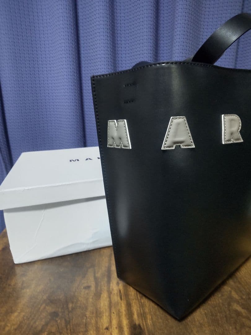 MARNI ブラックレザー ショルダーバッグ
