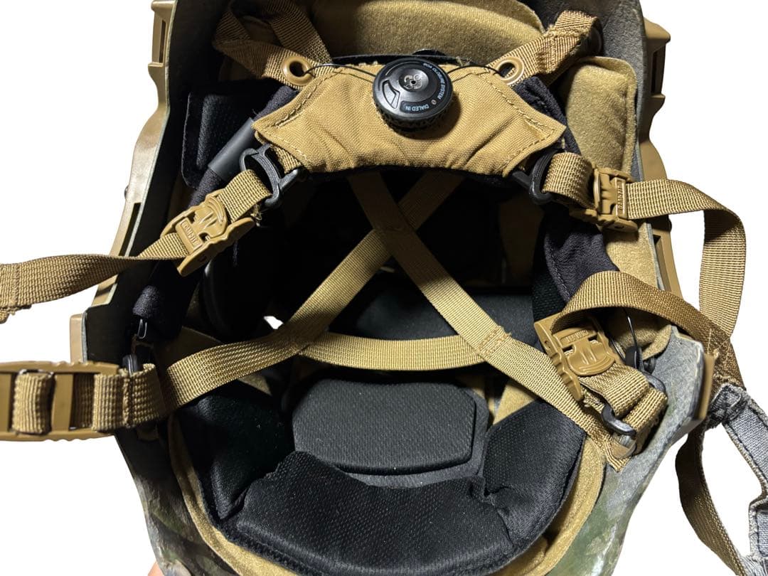 ヘルメット マルチカム　チームウェンディ