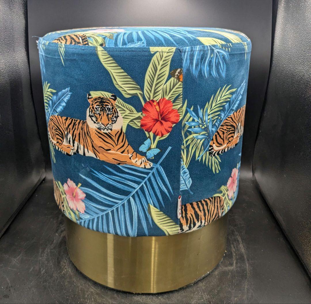 Ｓ. 廃番 KARE カレ チェリージャングルタイガー スツール