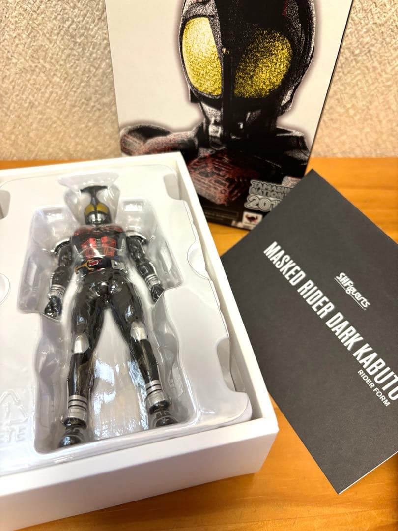 SHフィギュアーツ 真骨彫 仮面ライダーダークカブト　バンダイ