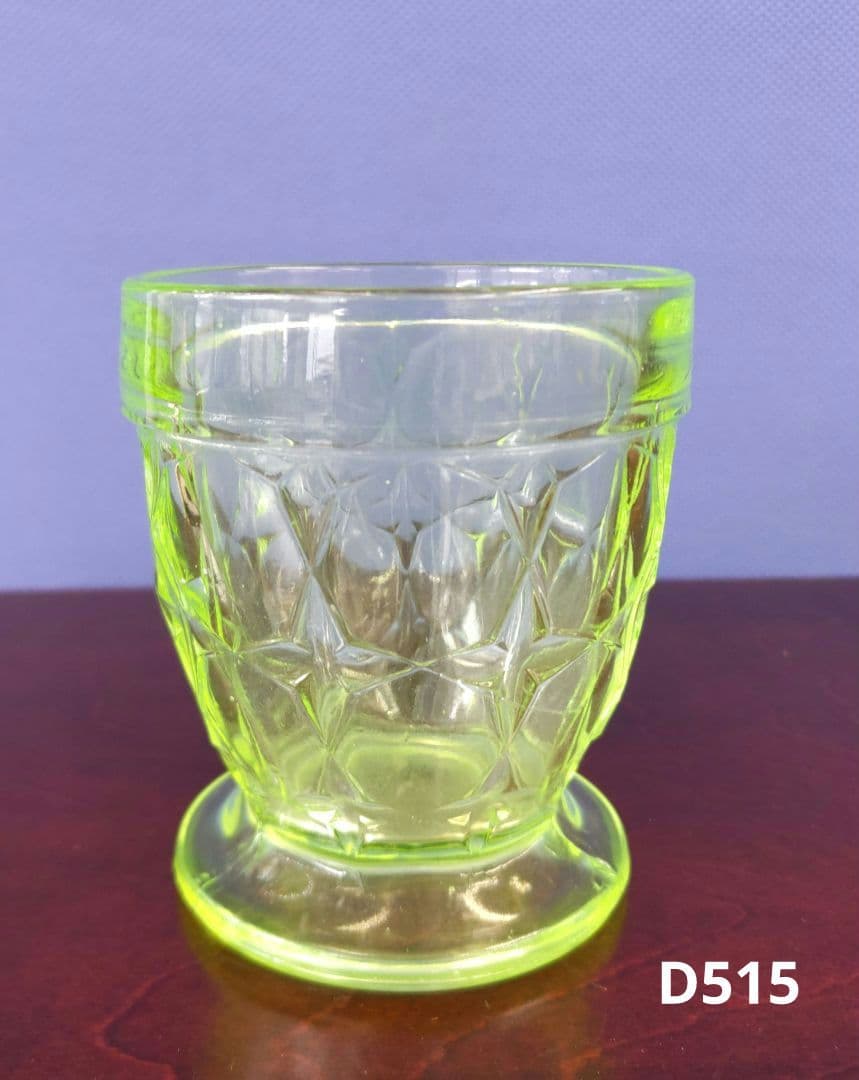 ウランガラス   D515