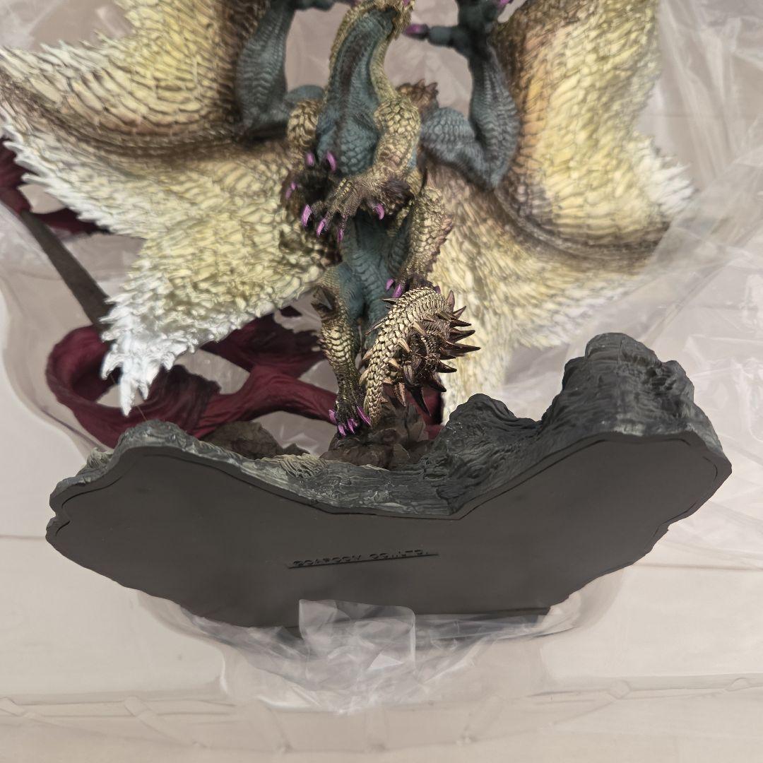 カプコンクリエイターズモデル　天廻龍シャガルマガラ　箱あり