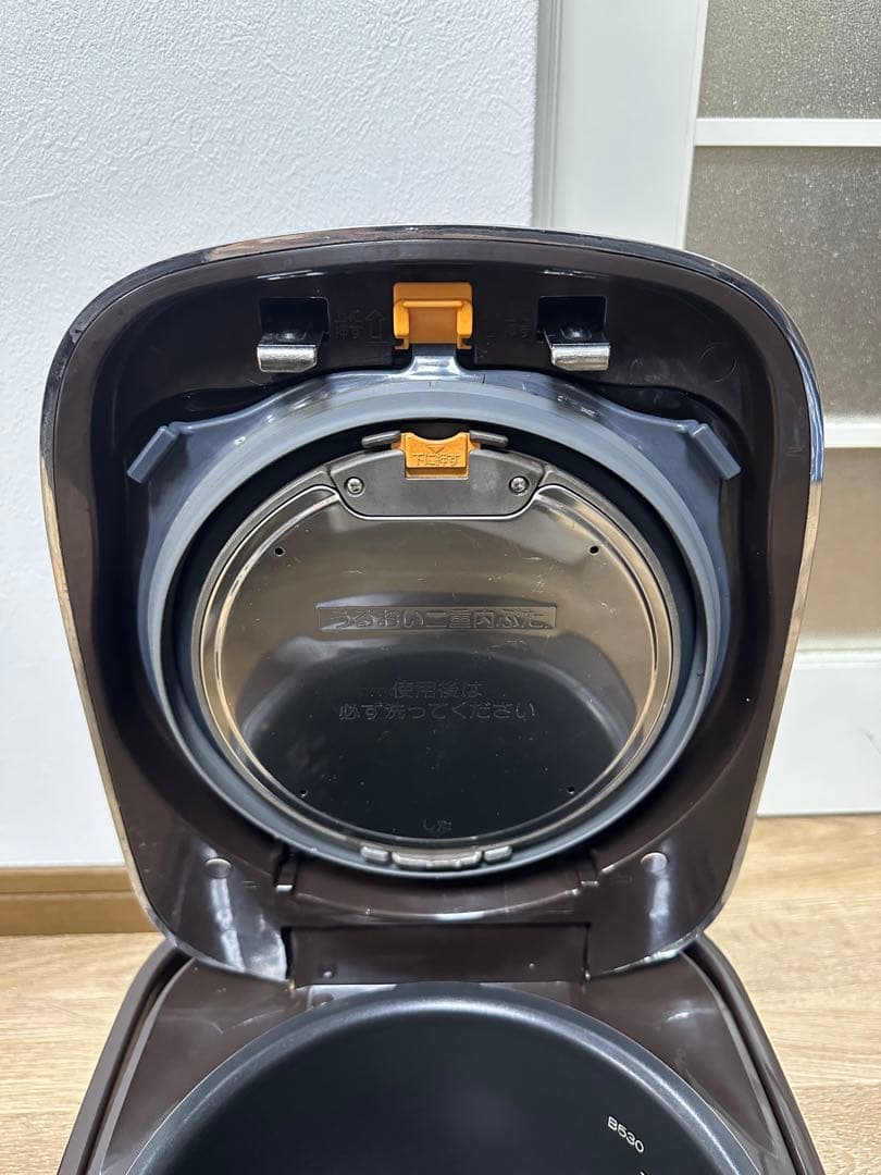 象印 圧力HI炊飯ジャー 極め炊き NW-JT18 2018年製