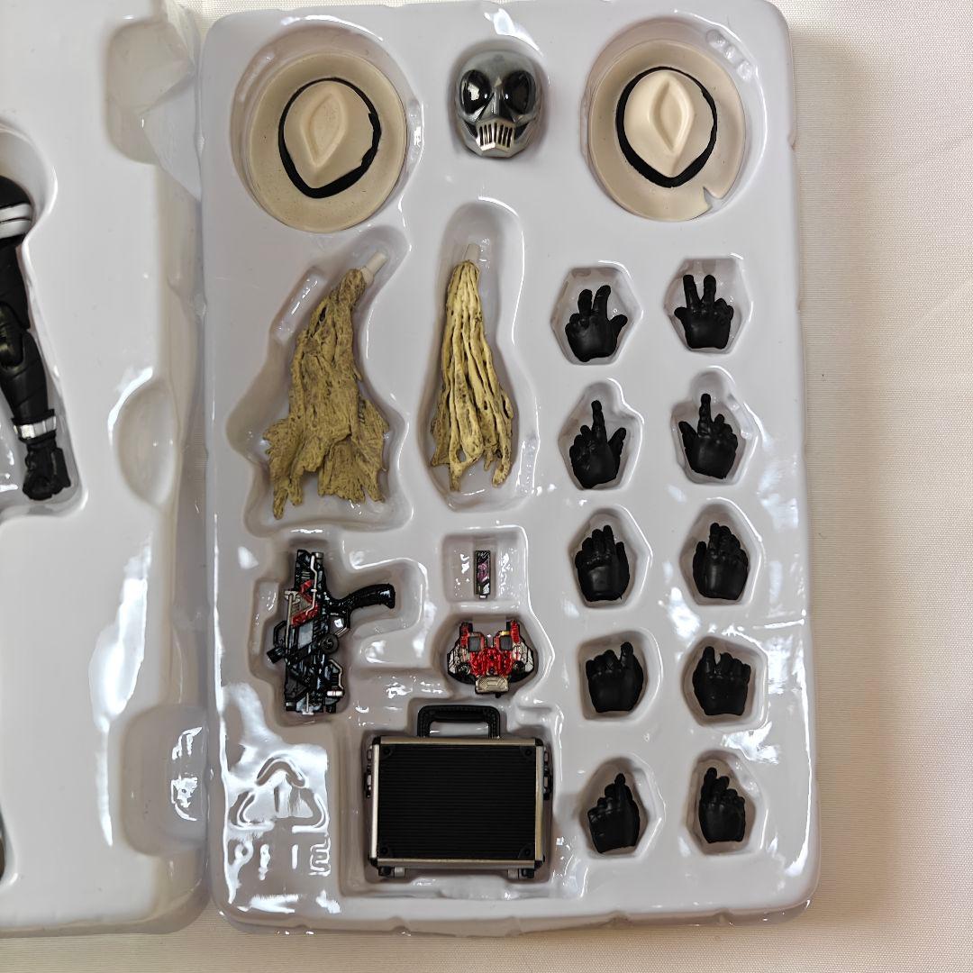 S.H.Figuarts真骨彫製法 仮面ライダースカル 箱なし現状品