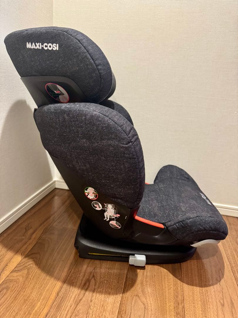 MAXI-COSI ジュニアシート グレーAprica保護マット付き（ほぼ新品）