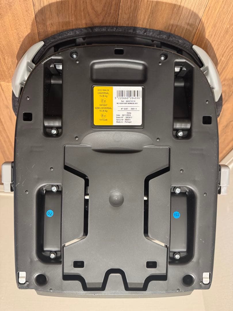 MAXI-COSI ジュニアシート グレーAprica保護マット付き（ほぼ新品）