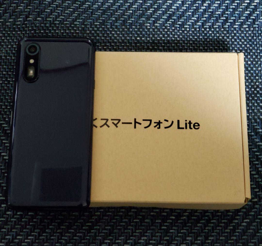 新品同様 使用期間一日 らくらくスマートフォンlite ライト ネイビー