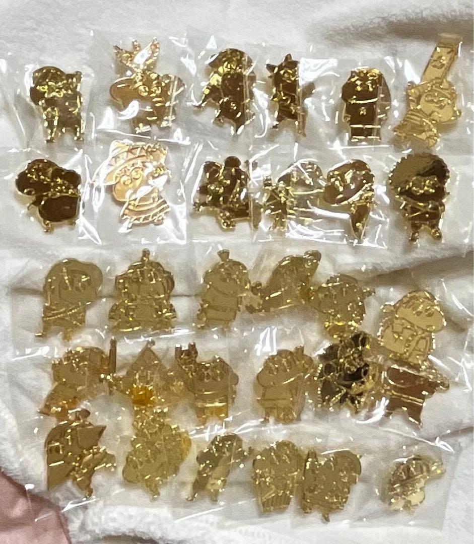 クレヨンしんちゃん　シネマパレード　金　特典　ピンズ　コンプリート　30種