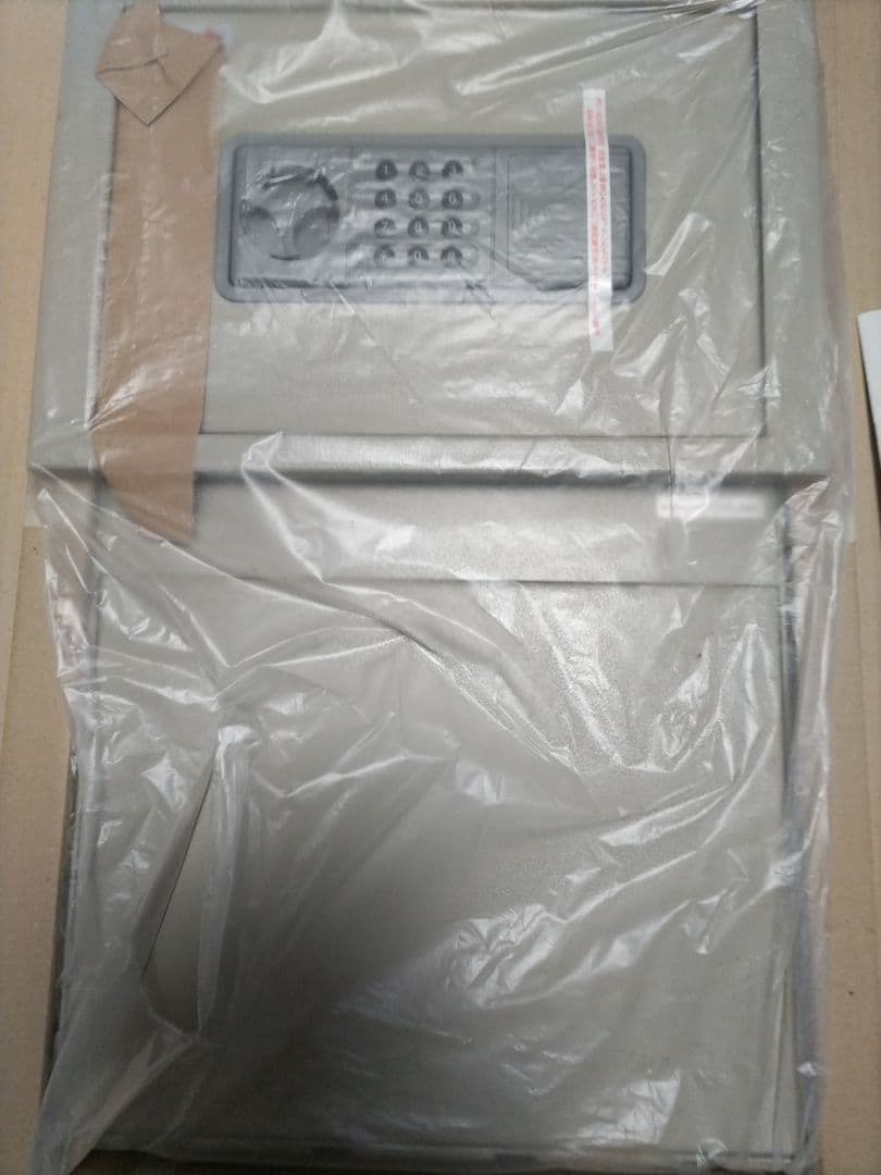 壁埋込用暗証番号式金庫 表面に絵の額、写真の額などでドロボー避けですSS BOX