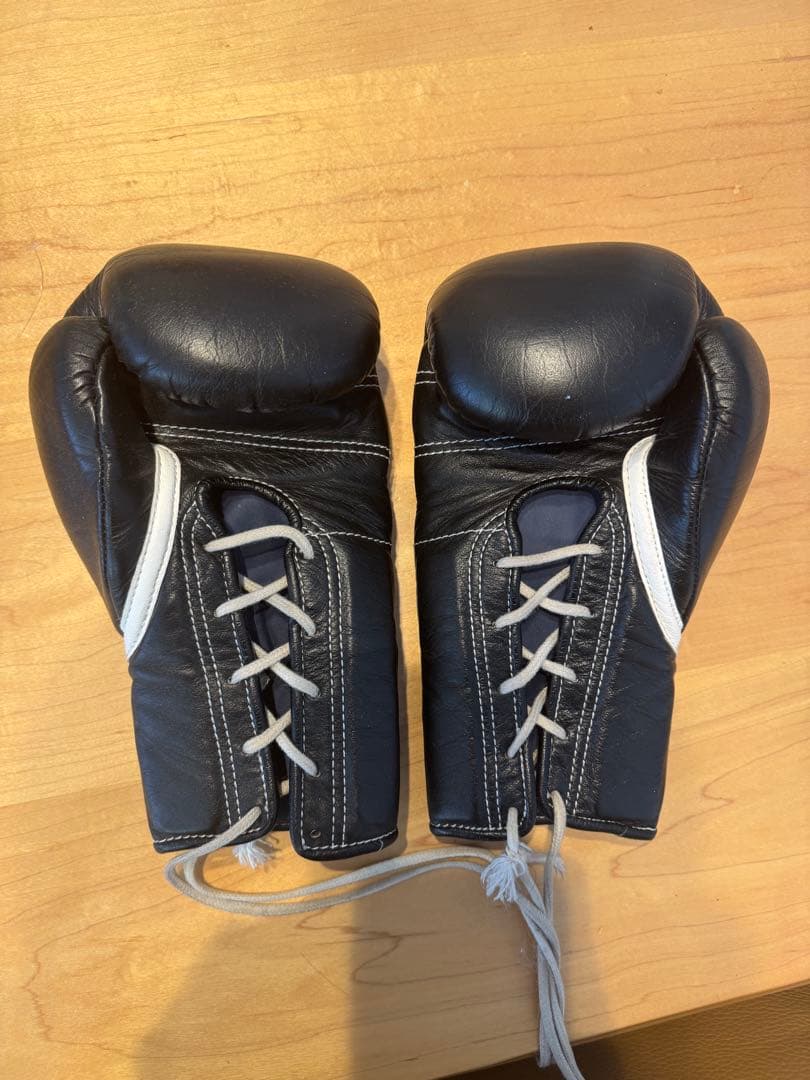 Winning ボクシンググローブ 10オンス(紐)