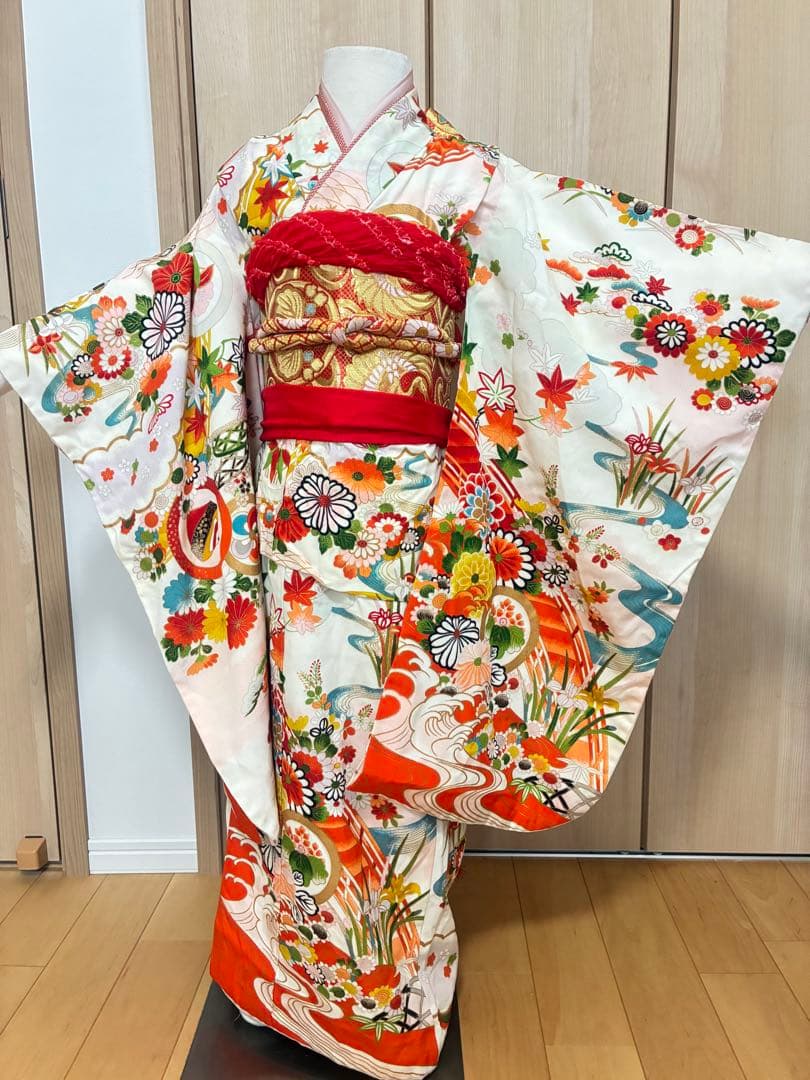 7歳　七五三用 白地に華やかな古典柄着物セット