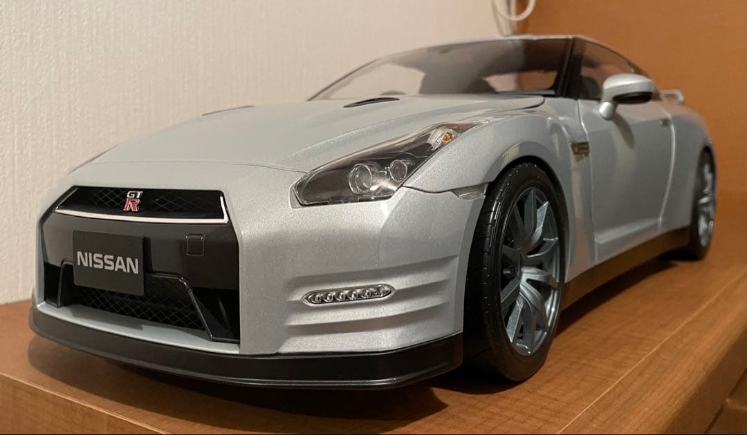 Nissan R35 GT-R シルバー 1/8スケール　デアゴスティーニ