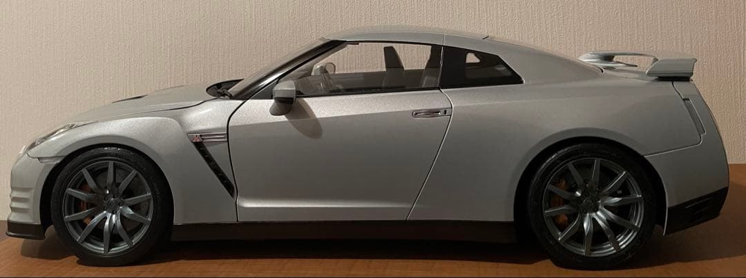 Nissan R35 GT-R シルバー 1/8スケール　デアゴスティーニ