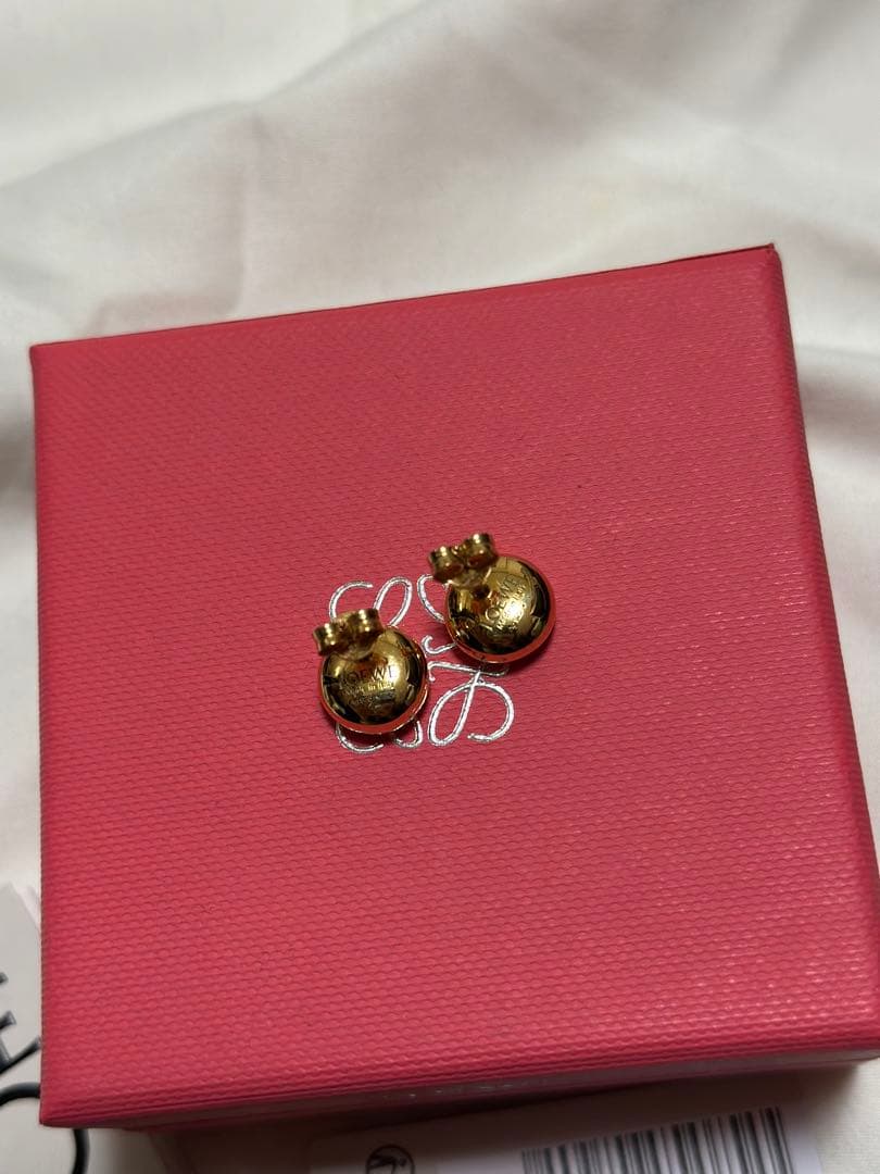 LOEWE アナグラム　ペブル　スタッド