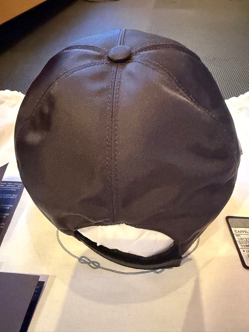 PRADA ブラック ナイロンキャップ