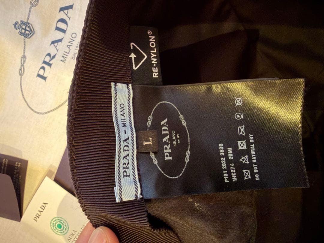 PRADA ブラック ナイロンキャップ