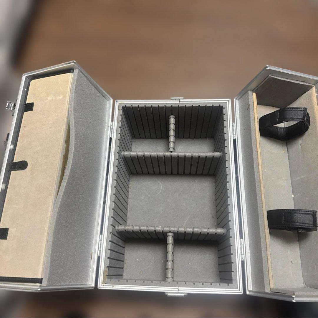 アルミ製カメラケース、カメラ、レンズ、その他装着品セット